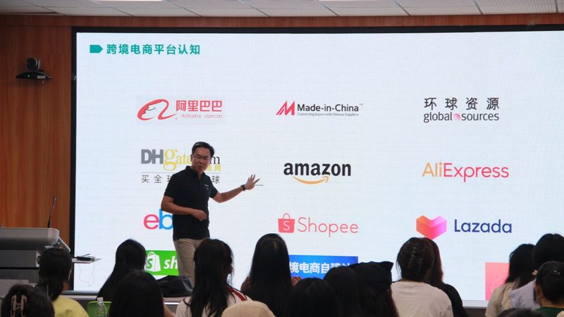 服装质量是决定销售成功的关键因素。在选择厂家时，可以从以下几个方面考察：
